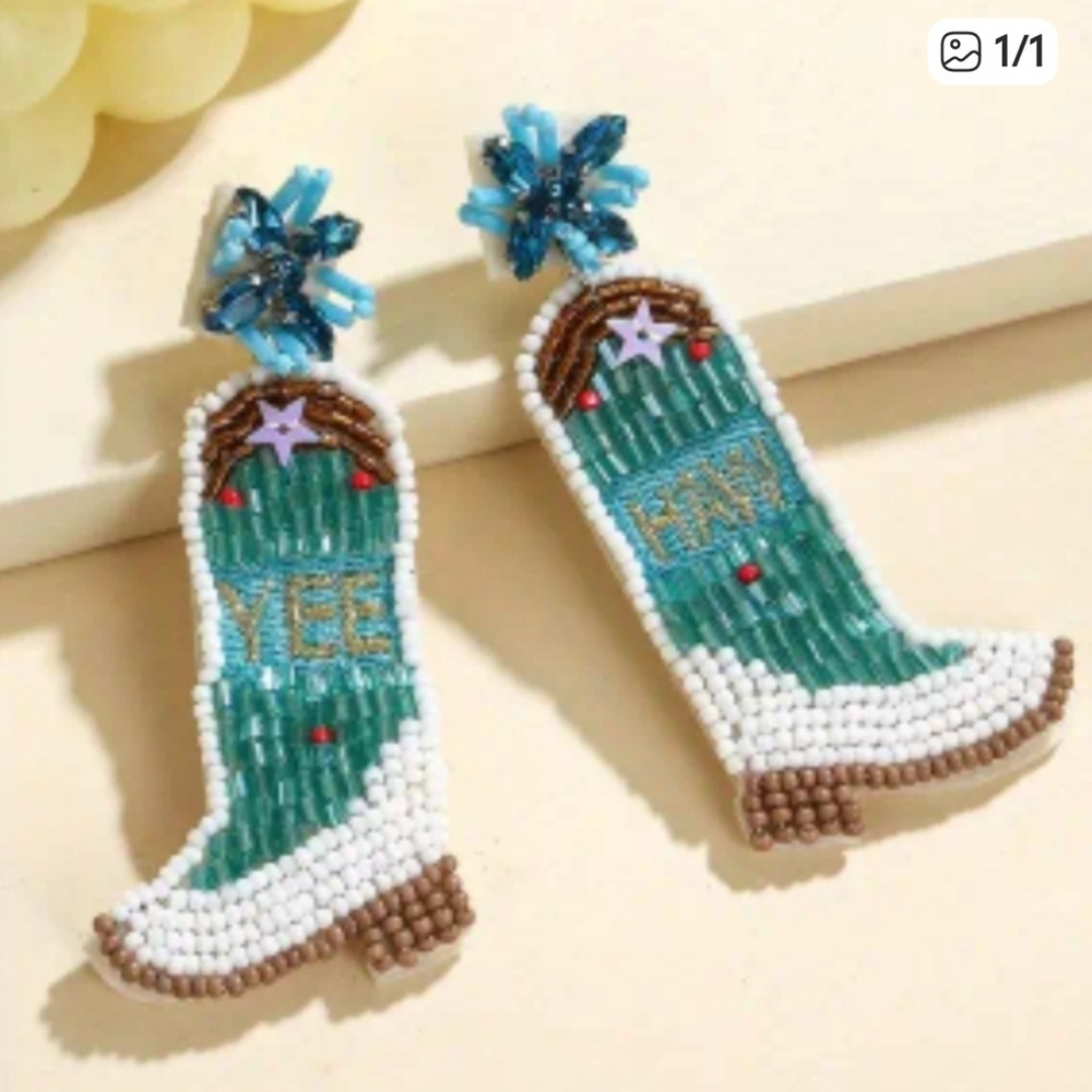 NWT rice beaded cowboy boots earrings.